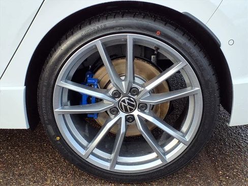 Used 2024 Volkswagen Golf R image 8