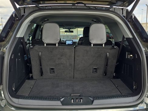 Used 2022 Ford Explorer XLT w/ Equipment Group 202A image 13