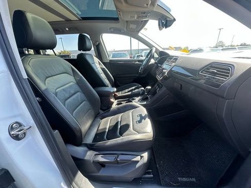 Used 2018 Volkswagen Tiguan SEL Premium AWD/4WD image 30