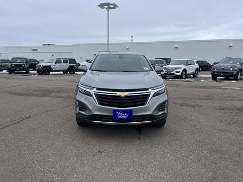 Used 2024 Chevrolet Equinox LT image 2