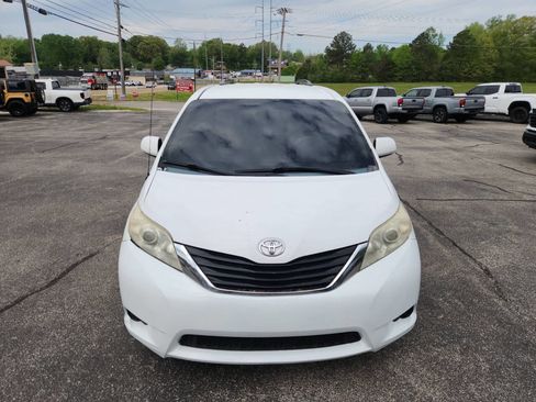 Used 2013 Toyota Sienna LE FWD image 3