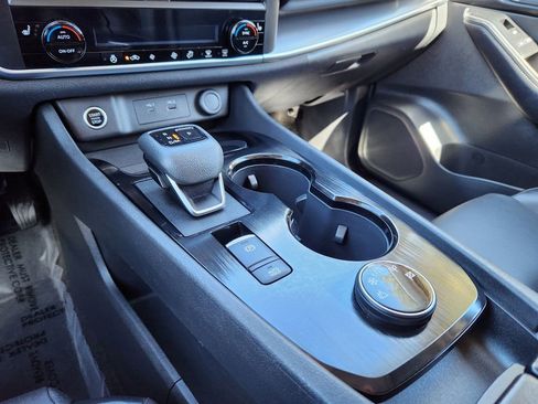 Used 2023 Nissan Rogue SV w/ SV Premium B Package image 16