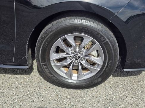 Certified 2024 Toyota Sienna XLE image 9