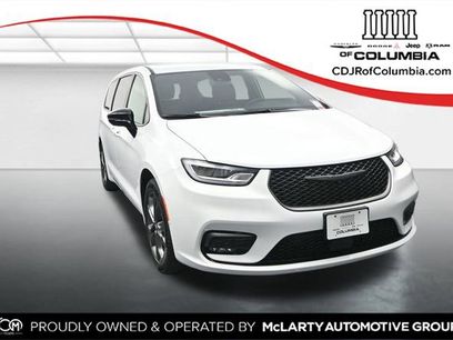 New 2026 Chrysler Pacifica Select