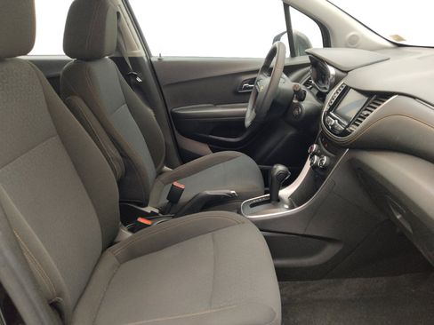 Used 2020 Chevrolet Trax LS w/ LPO, Cargo Package FWD image 21