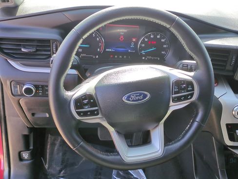 Used 2023 Ford Explorer XLT image 16