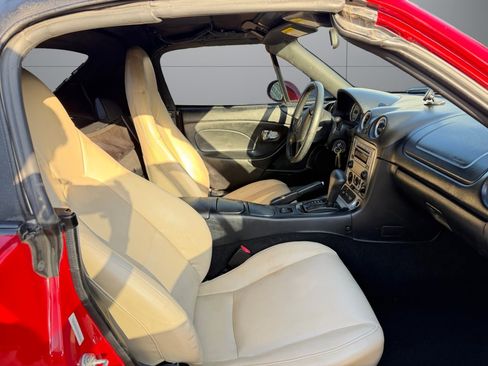 Used 2004 MAZDA MX-5 Miata w/ Convenience Pkg image 15