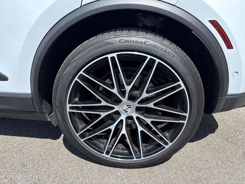 Used 2024 Porsche Macan 4 Electric image 4