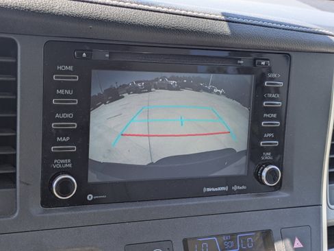 Used 2020 Toyota Sienna XLE w/ XLE Navigation Package FWD image 22