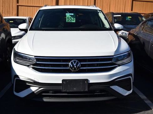 Used 2022 Volkswagen Tiguan SE image 3