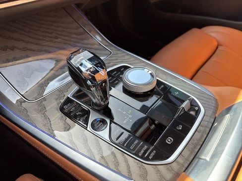 Used 2022 BMW X7 M50i image 18