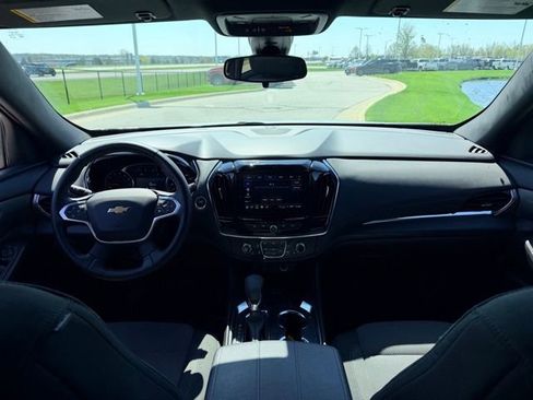 Used 2023 Chevrolet Traverse LT image 6