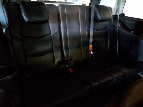 Used 2020 Cadillac Escalade Luxury AWD/4WD image 11
