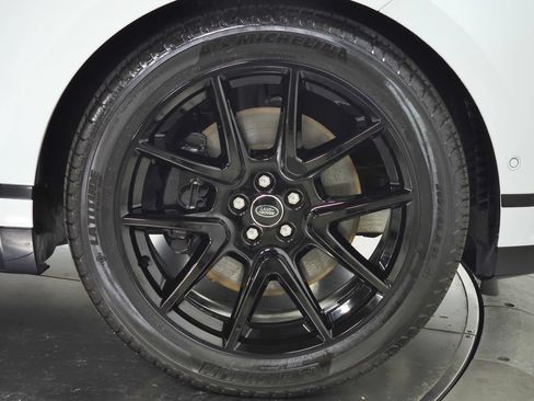 Certified 2026 Land Rover Range Rover Velar Dynamic SE AWD/4WD image 14