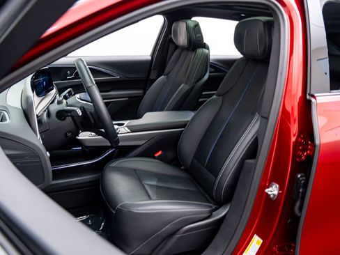 Certified 2025 Cadillac Lyriq Luxury w/ LPO, Floor Liner Package image 19