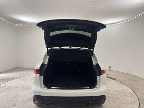 Used 2020 Jaguar F-PACE Premium image 21