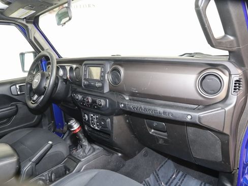 Used 2018 Jeep Wrangler Unlimited Sport S image 36