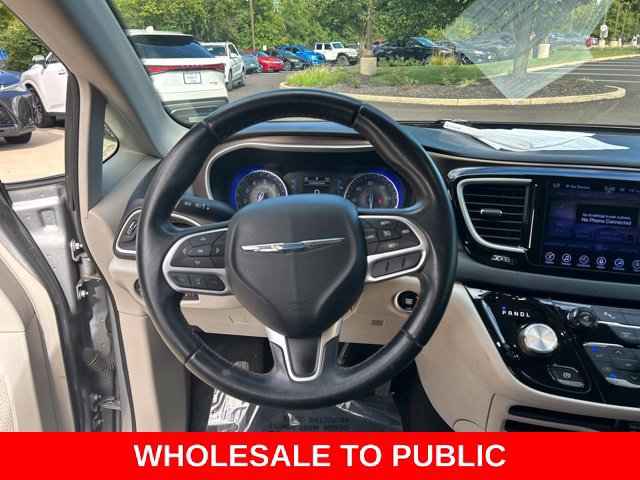 Used 2017 Chrysler Pacifica Touring-L FWD image 15