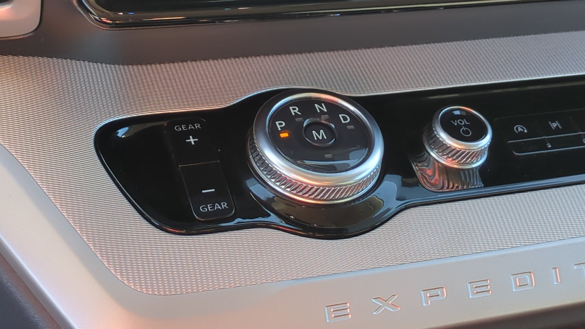 Used 2025 Ford Expedition Active AWD/4WD image 26