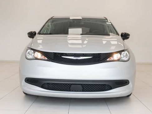 Used 2024 Chrysler Voyager LX FWD image 5