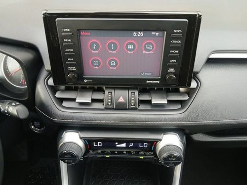 Used 2020 Toyota RAV4 XLE Premium FWD image 8