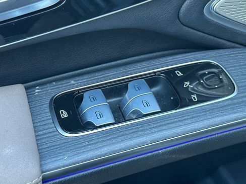 Certified 2022 Mercedes-Benz EQS 580 4MATIC Sedan image 13