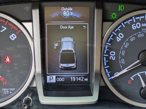 Used 2022 Toyota Tacoma SR5 RWD image 10