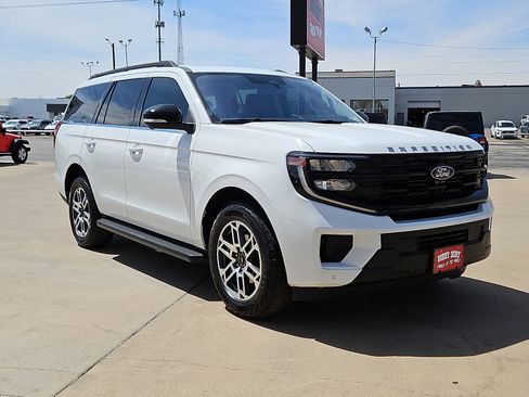 Used 2025 Ford Expedition Active image 4