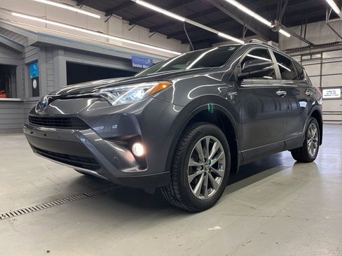 Used 2017 Toyota RAV4 Limited image 3
