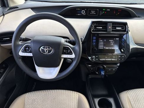 Used 2017 Toyota Prius Four image 12