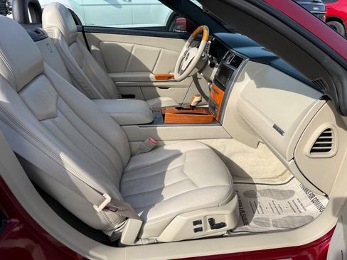 Used 2006 Cadillac XLR RWD image 18