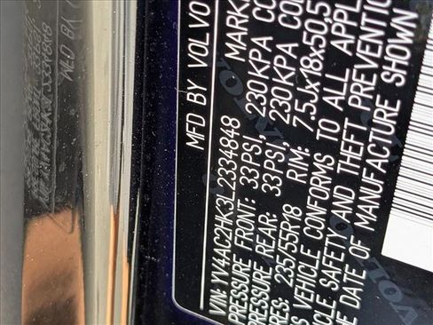 Used 2020 Volvo XC40 T4 Momentum image 22