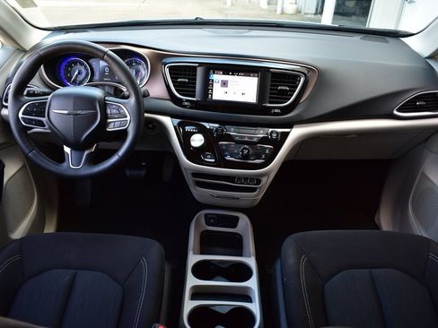 Used 2023 Chrysler Voyager LX FWD image 28