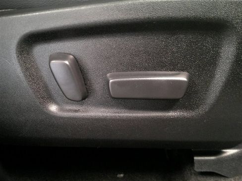 Used 2017 Toyota Highlander XLE image 26