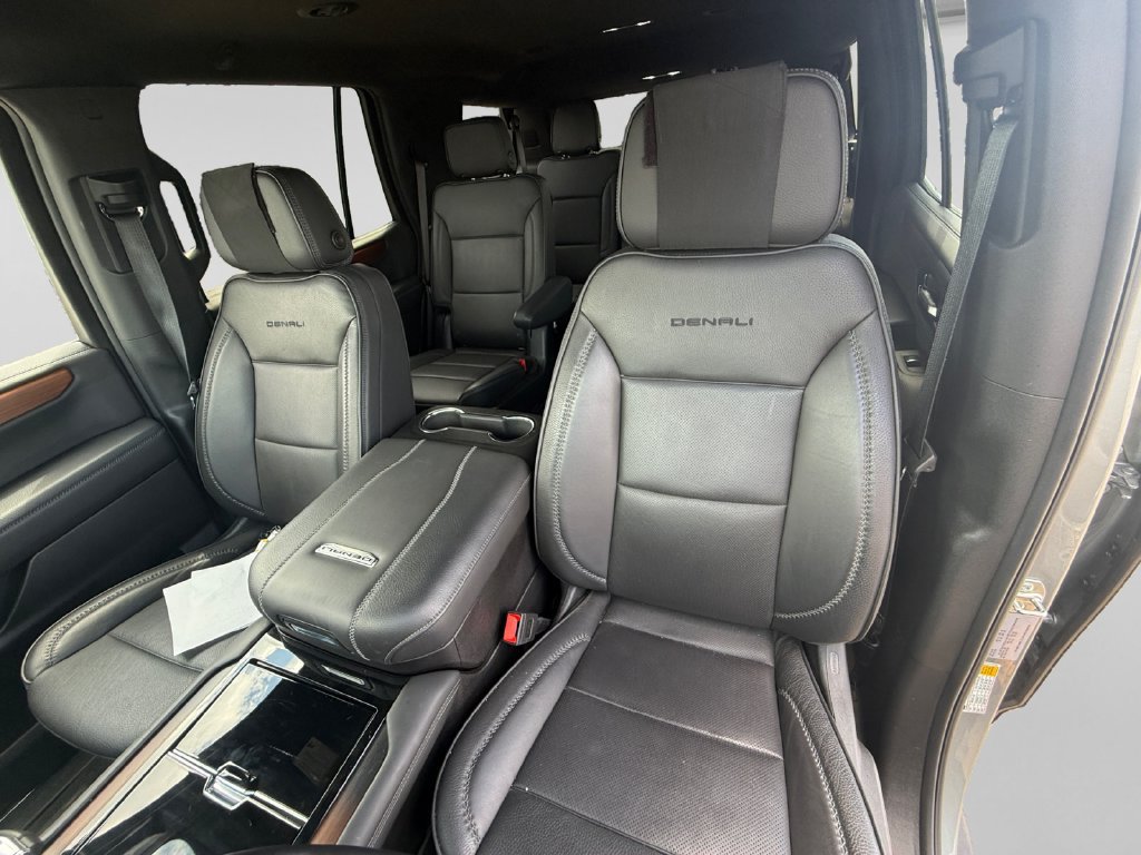 Used 2025 GMC Yukon Denali AWD/4WD image 23