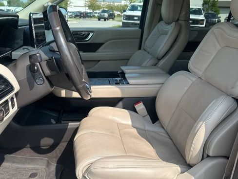 Used 2018 Lincoln Navigator Reserve AWD/4WD image 13