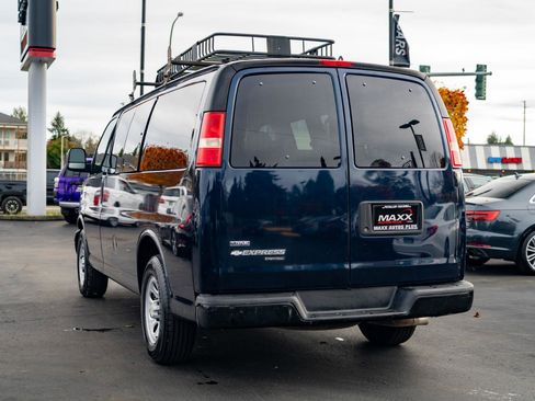 Used 2009 Chevrolet Express 1500 Passenger image 11