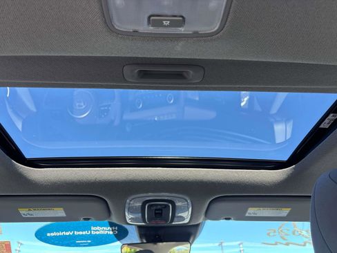 Used 2025 Hyundai Elantra SEL image 11