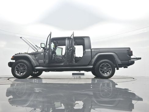 Used 2020 Jeep Gladiator Overland AWD/4WD image 39