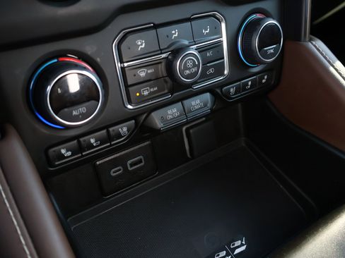 Used 2024 Chevrolet Tahoe High Country image 23