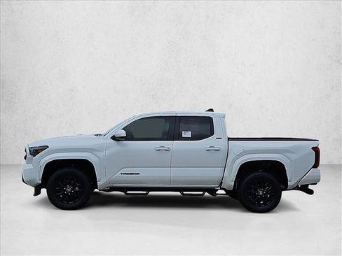 Used 2025 Toyota Tacoma SR5 AWD/4WD image 9