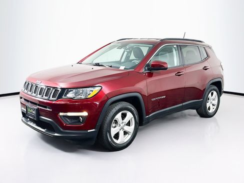 Used 2021 Jeep Compass Latitude w/ Driver Assistance Group FWD image 3