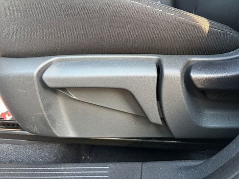 Used 2025 Nissan Rogue S FWD image 13