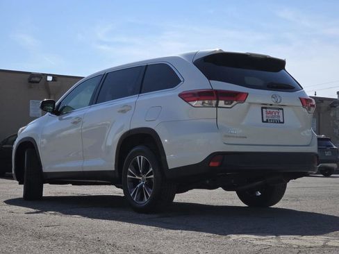Used 2019 Toyota Highlander LE FWD image 13