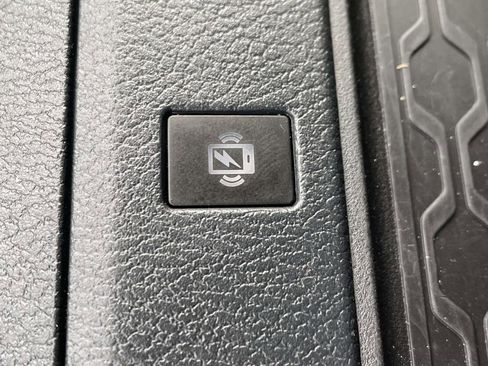 Used 2022 Nissan Frontier PRO-4X image 17