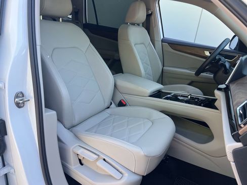 Certified 2026 Volkswagen Atlas SE w/ Panoramic Sunroof Package FWD image 43