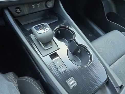 Certified 2025 Nissan Rogue SV FWD image 25