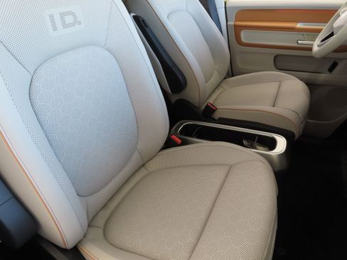 New 2025 Volkswagen ID. Buzz 1st Edition image 28