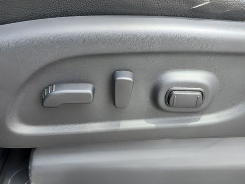 Used 2017 Nissan Titan SV RWD image 16