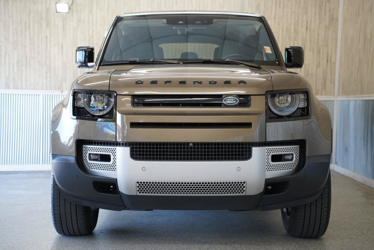 Used 2020 Land Rover Defender 110 SE AWD/4WD image 3